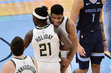 Οι Μπακς ‘ξετινάχτηκαν’ ξανά για τον Χολιντέι, αλλά ήταν απαραίτητο