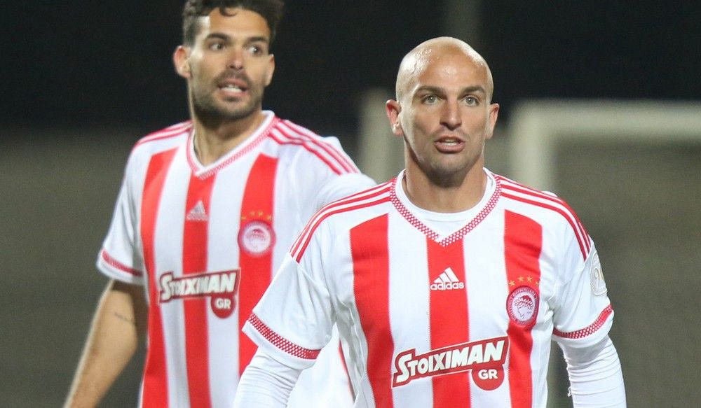 Ανακατεύει την τράπουλα μέχρι την τελευταία στιγμή