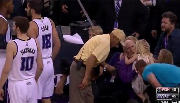 Ο Κάσπι έκανε δώρο… κούκλα στο κοριτσάκι που χτύπησε άθελά του (PHOTO)