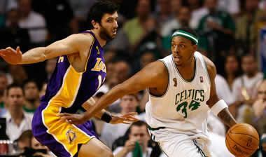 Μετά κόπων και βασάνων έκαναν το 2-0 οι Celtics