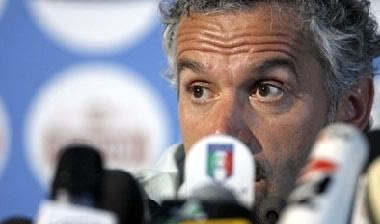 Αντικρούει την κριτική ο Ντοναντόνι