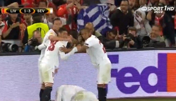 Ελληνική σημαία στο Λίβερπουλ – Σεβίλλη