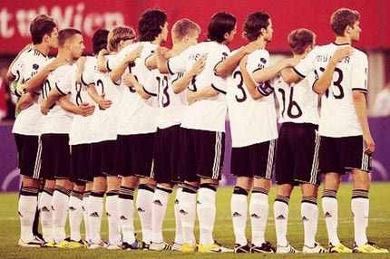 Με μαύρα περιβραχιόνια οι παίκτες της Γερμανίας