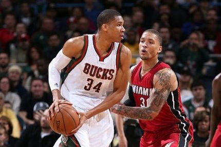 Double-double ο Αντετοκούνμπο, νίκη στο φινάλε για Μπακς (VIDEOS)