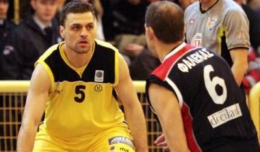 Απασχολεί και… επίσημα ο Καρύδας