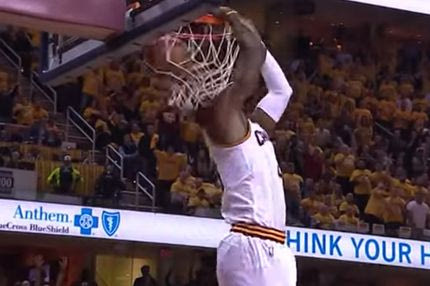 Ασύλληπτο coast-to-coast κάρφωμα από Λεμπρόν στην κορυφή του TOP-5