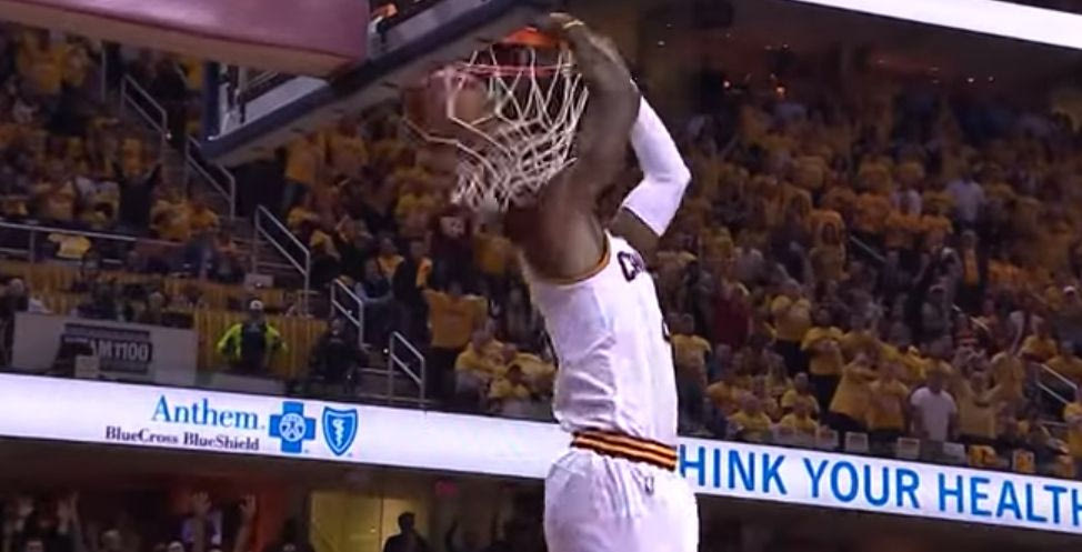 Ασύλληπτο coast-to-coast κάρφωμα από Λεμπρόν στην κορυφή του TOP-5