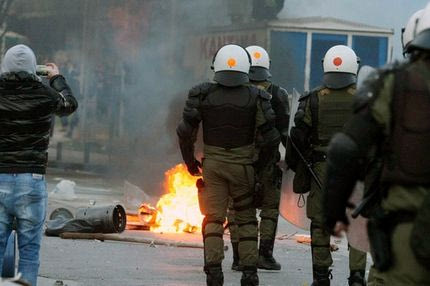 Επεισόδια έξω από το ΣΕΦ!