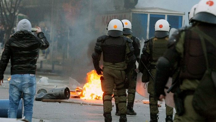 Επεισόδια έξω από το ΣΕΦ!