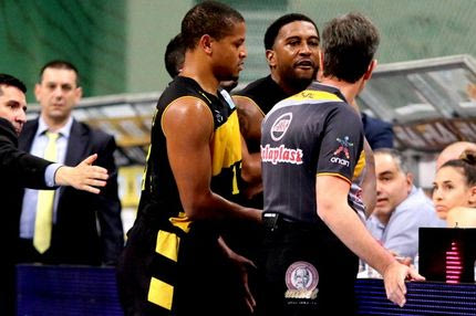 ΕΚΡΗΞΗ: Αποβολή για Μακνίλ και επίθεση στον Γκόντα!