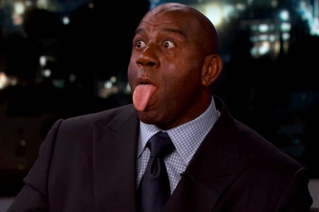 ΑΠΟΛΑΥΣΤΙΚΟΣ Μάτζικ: Αφηγείται το θρυλικό διπλό της ντριμ-τιμ και μιμείται τον Τζόρνταν