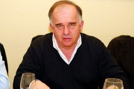 Μαύρος στον Παππά: “Ψάχνουμε άμεσα 4 εκατομμύρια”