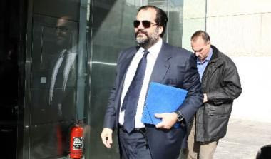 Πατέρας: “Δεν αποχωρώ”