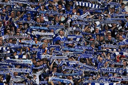 Η Σάλκε εύχεται στην Ελλάδα: “Ζήτω η 25η Μαρτίου” (PHOTO)