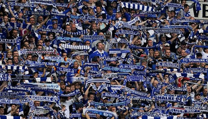 Η Σάλκε εύχεται στην Ελλάδα: “Ζήτω η 25η Μαρτίου” (PHOTO)