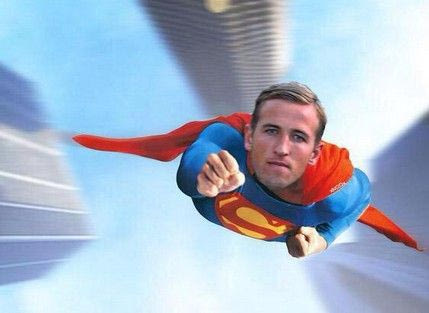 Παραλήρημα στο Twitter για τον Κέιν των δύο επαφών (PHOTOS)