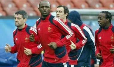 Παραμένει ο Βιεϊρά, χάνει την Ρουμανία