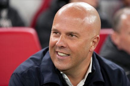 Ο Σλοτ φτιάχνει άμυνα από ατσάλι, αλλά η Λίβερπουλ ετοιμάζεται για μαζικές πωλήσεις