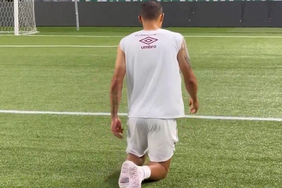 Εκπλήρωσε το τάμα του ο Τιάγκο Σίλβα, διέσχισε γονατιστός μισό γήπεδο λόγω της παραμονής της Φλουμινένσε