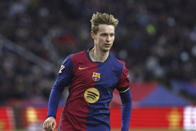 Ο Ντε Γιονγκ απέρριψε πρόταση από την Αλ Ιτιχάντ, πρόθεσή του η παραμονή στην Μπαρτσελόνα