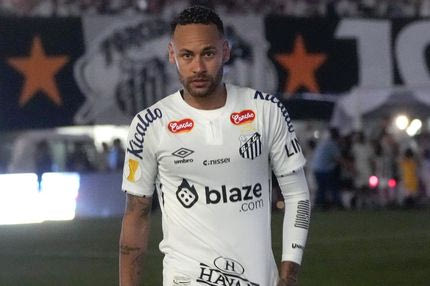 Ο Νειμάρ σκέφτεται να αλλάξει “γειτονιά” στη Βραζιλία, ώστε να αγωνιστεί στο Παγκόσμιο Κύπελλο Συλλόγων