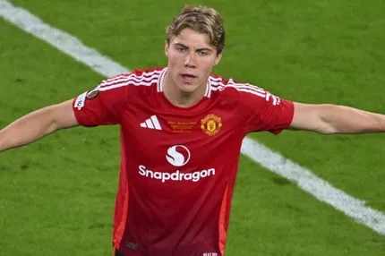 Η Μίλαν παίζει τα ρέστα της για Χόιλουντ, αλλά ο Δανός κρατά κλειστά τα χαρτιά του