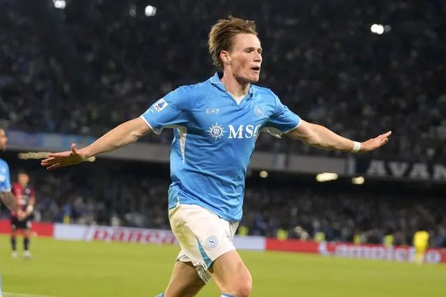 Ο Κόντε θέλει τον Χόιλουντ στη Νάπολι και βάζει τον ΜακΤόμινεϊ να κάνει το lobbying