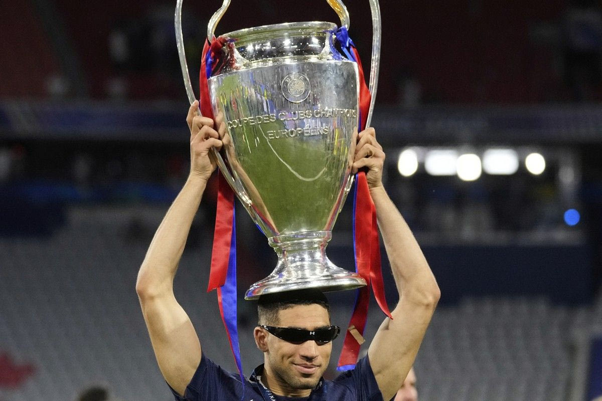 Ο Χακίμι θέλει τη Χρυσή Μπάλα, σπάει τα στερεότυπα και ζητά αναγνώριση