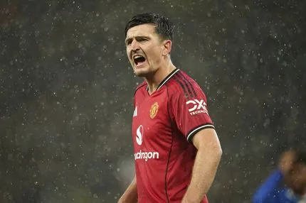 Ο Μαγκουάιρ μένει όρθιος στη θύελλα, κερδίζοντας νέο συμβόλαιο