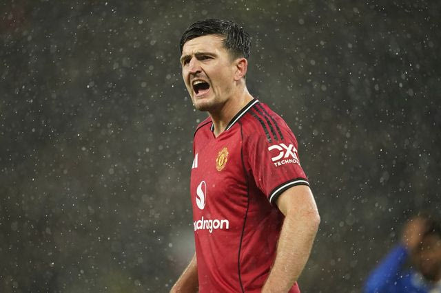 Ο Μαγκουάιρ μένει όρθιος στη θύελλα, κερδίζοντας νέο συμβόλαιο