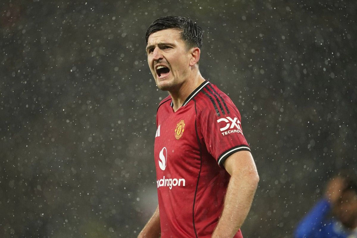 Ο Μαγκουάιρ μένει όρθιος στη θύελλα, κερδίζοντας νέο συμβόλαιο