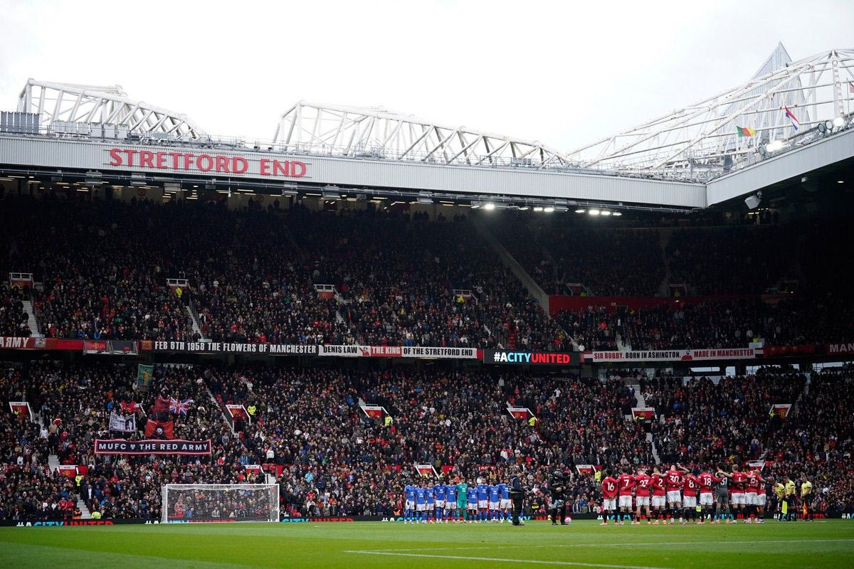 Σκηνές απείρου κάλλους στο Ολντ Τράφορντ, ποντίκι κλέβει την παράσταση στις κερκίδες