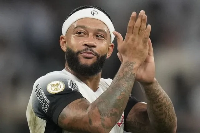 Η Κορίνθιανς ζήτησε από τον Ντεπάι να αφήσει τη βίλα που μένει, αλλά ο Ολλανδός δεν ψήνεται ιδιαίτερα