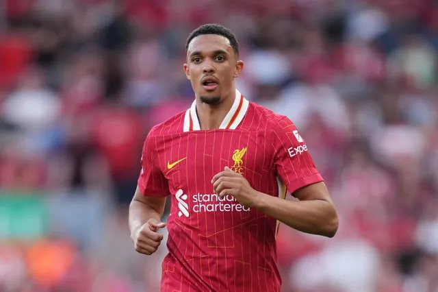 Οι παλιές αγάπες δεν πάνε στον παράδεισο: Οι φίλοι της Λίβερπουλ βανδάλισαν το άγαλμα του Τρεντ