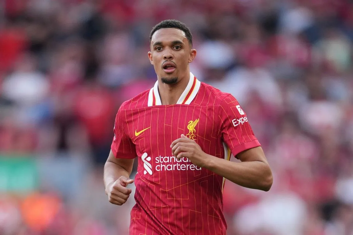 Οι παλιές αγάπες δεν πάνε στον παράδεισο: Οι φίλοι της Λίβερπουλ βανδάλισαν το άγαλμα του Τρεντ