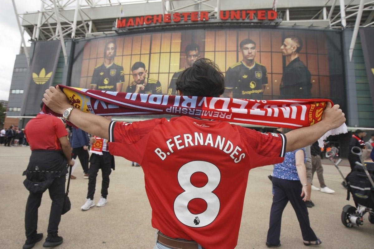 Η Μάντσεστερ Γιουνάιτεντ ενθάρρυνε τους φιλάθλους της να κοιμηθούν στο Old Trafford για καλό σκοπό