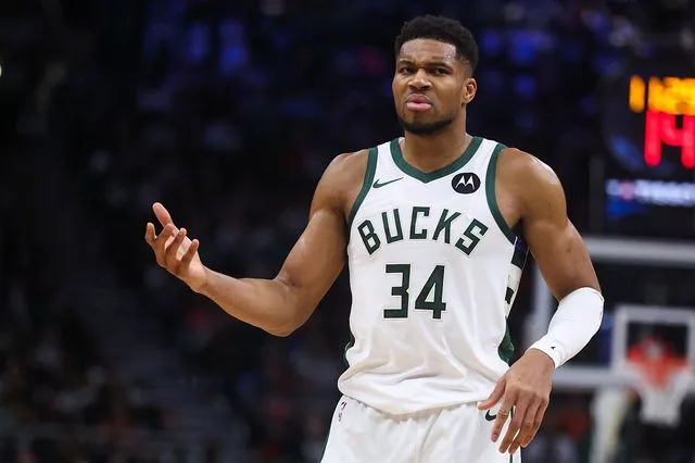 Γιάννη εσύ, σούπερ σταρ: Οι διαιτητές δεν έδιναν την μπάλα σε rookie των Λέικερς και ο Greek Freak ανέλαβε δράση