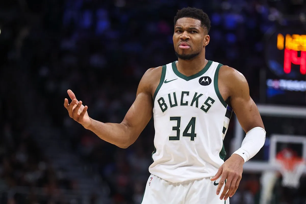 Γιάννη εσύ, σούπερ σταρ: Οι διαιτητές δεν έδιναν την μπάλα σε rookie των Λέικερς και ο Greek Freak ανέλαβε δράση