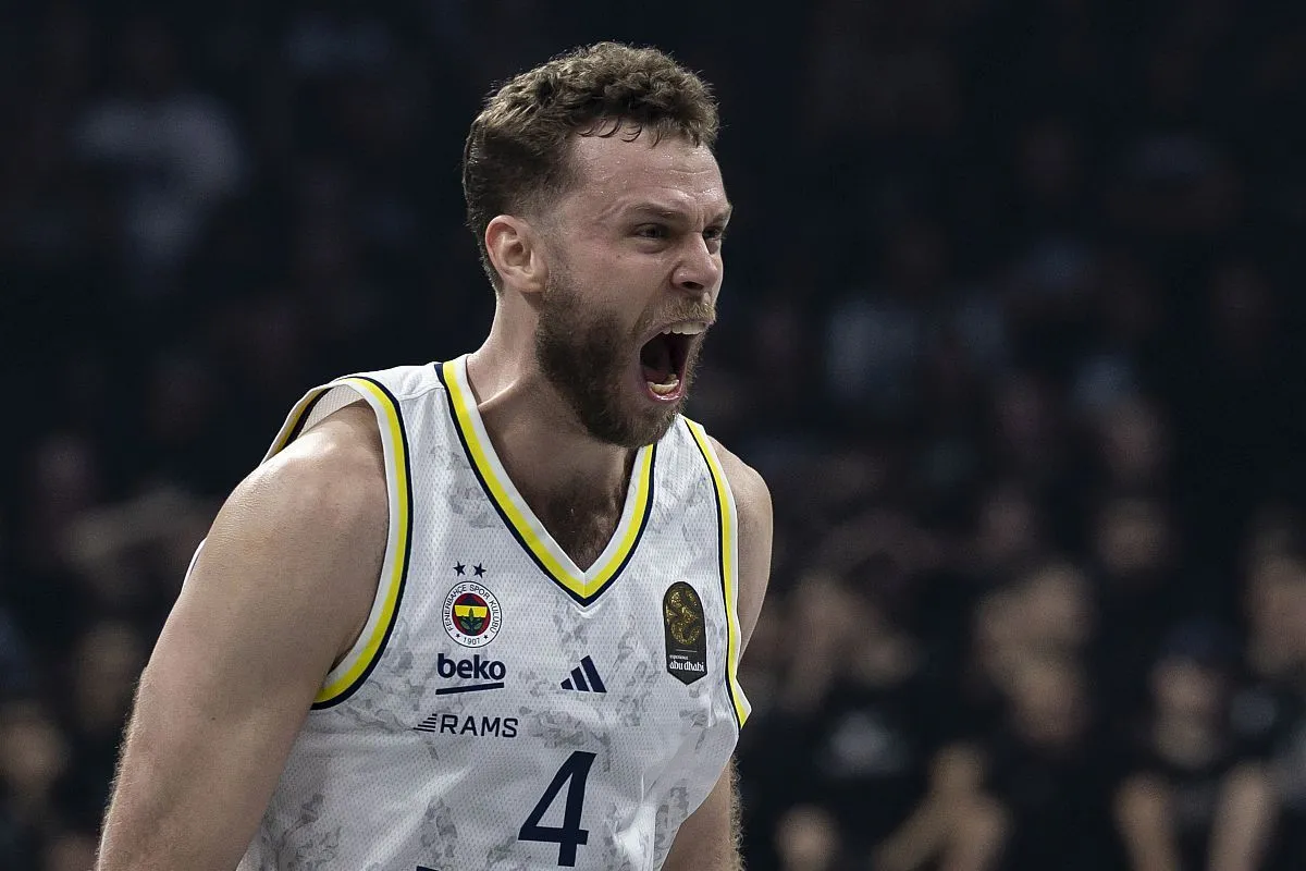 Έξαλλοι στη Φενέρμπαχτσε με πανό της Παρτίζαν: “Να τους καλωσορίσουμε θερμά και στον επαναληπτικό αγώνα”