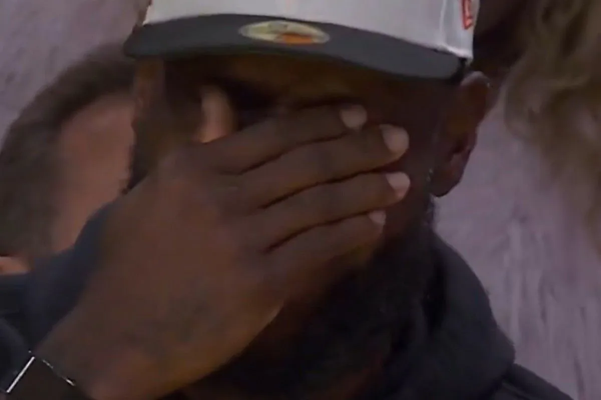 Έκλαψε από τα γέλια ο Λεμπρόν μετά από απίστευτο χαμένο lay up του Κλέμπερ