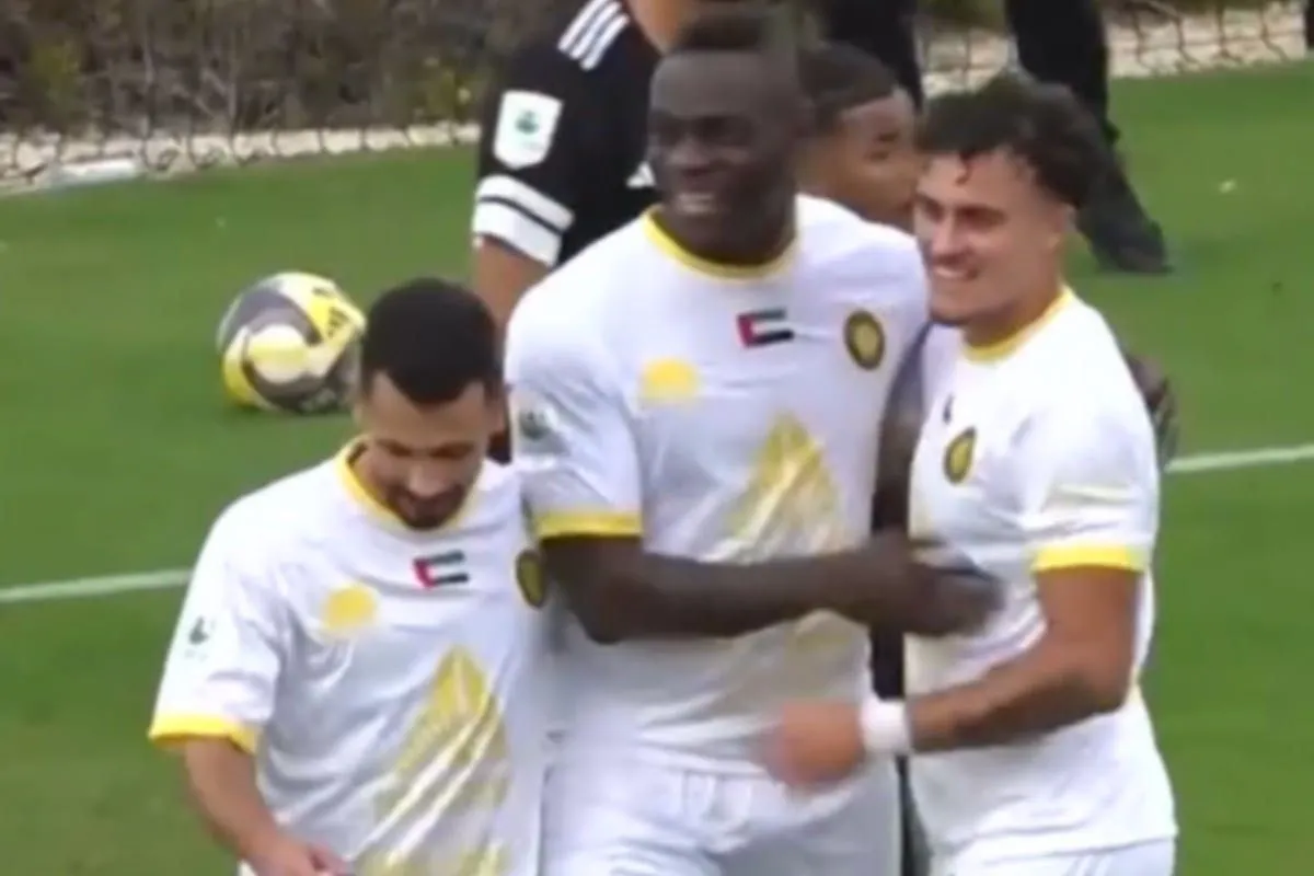 “Why always him?” – Ο Μάριο Μπαλοτέλι παίζει ακόμη ποδόσφαιρο και σκοράρει