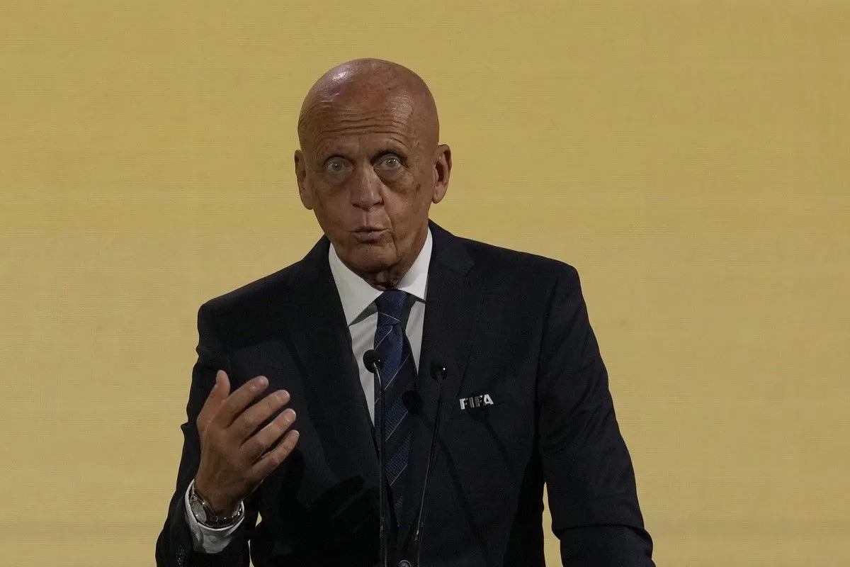 “Δεν σας κλέβουν οι διαιτητές της FIFA”, ήταν “σχεδόν” τα λόγια του Κολίνα μετά το Αργεντινή – Αίγυπτος